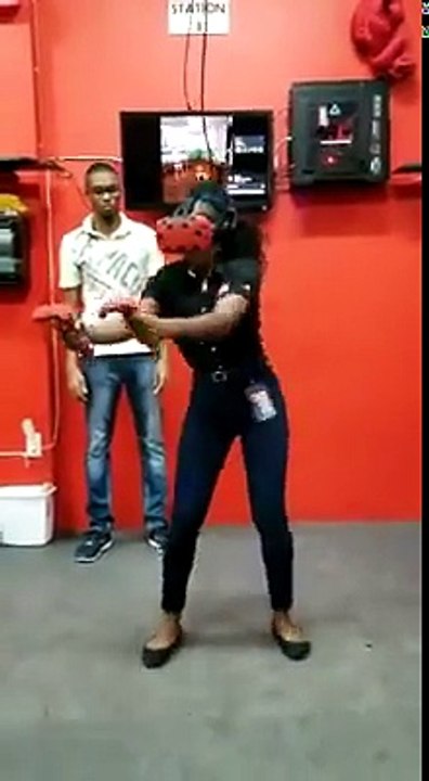 Sanal gerçeklik gözlüğüyle korku oyunu oynamak