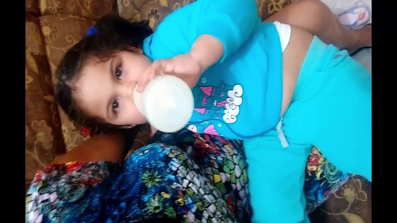 ISABELLA, TOMANDO MAMADEIRA, CRIANÇAS