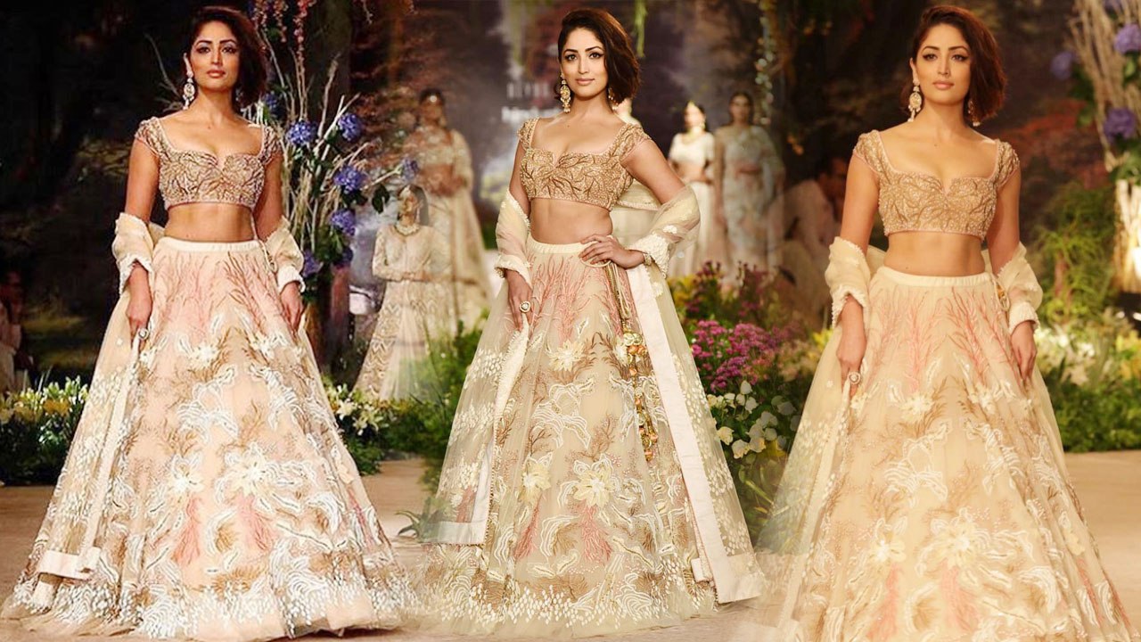 Yami Gautam's Golden Pastel Lehenga creates buzz at India Couture Fashion Week 2018। Boldsky
