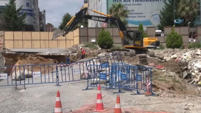 Ümraniye'de İstinat Duvarının Çöktüğü Alanda Çalışmalar Sürüyor