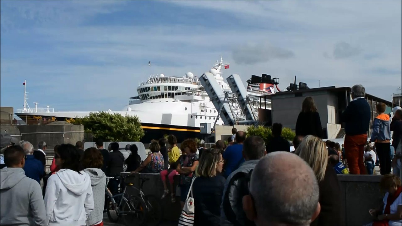Appareillage du Disney Magic de Cherbourg