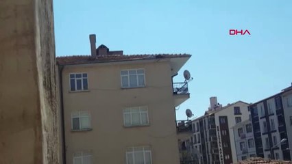 Kırşehir İntihar İçin Çıktığı Çatının Kenarına Uzanırken Böyle Düştü