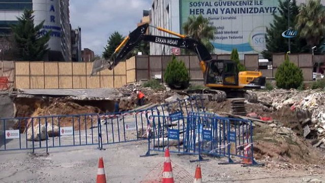 Ümraniye'de istinat duvarının çöktüğü alanda çalışmalar sürüyor