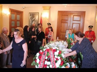 Report Tv - Familjarë, të afërm dhe kolegë i japin lamtumirën e fundit Luan Hajdaragës