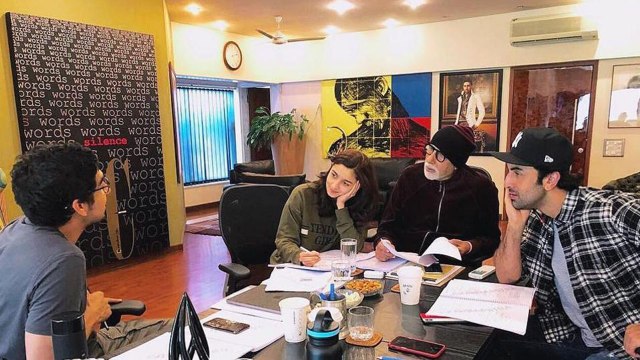 Amitabh Bachchan throws Samosa party for Ranbir Kapoor, Alia Bhatt & Team Brahmastra | FilmiBeat