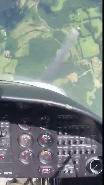Loopings en Avion : entraînement impressionnant au-dessus du vide !