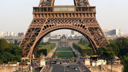 Tour Eiffel : les touristes au bord de la crise de nerfs
