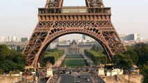 Tour Eiffel : les touristes au bord de la crise de nerfs