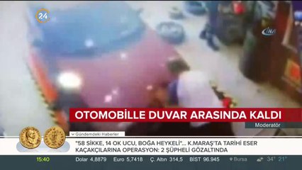 Otomobille duvar arasında kaldı