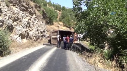 Kamyon Yan Yattı... Beytüşşebap'ta Yüzlerce Araçlık Kuyruk Oluştu