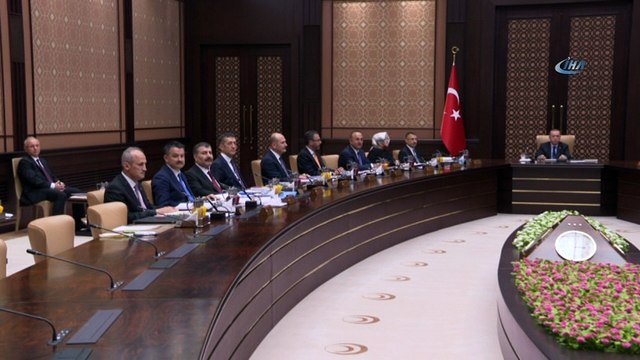 Cumhurbaşkanlığı Kabinesi, Cumhurbaşkanı Recep Tayyip Erdoğan başkanlığında Cumhurbaşkanlığı Külliyesinde toplandı.