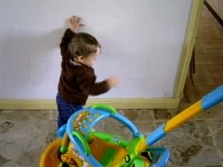 Celian danse [12 mois et demi]