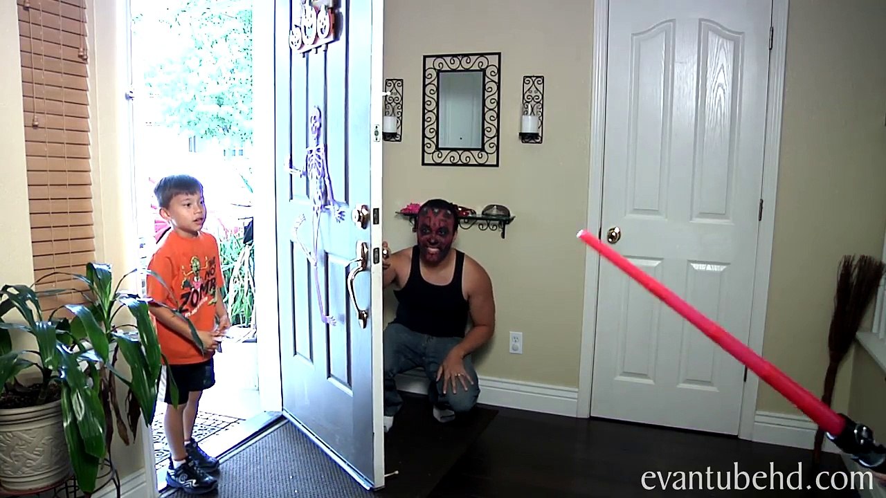 DARTH MAUL scares EVAN from EvanTubeHD!!!