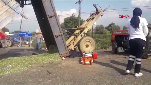 İzmir Kullandığı Traktörde Havaya Kalkan Römorkun Altında Kalan Sürücü Öldü