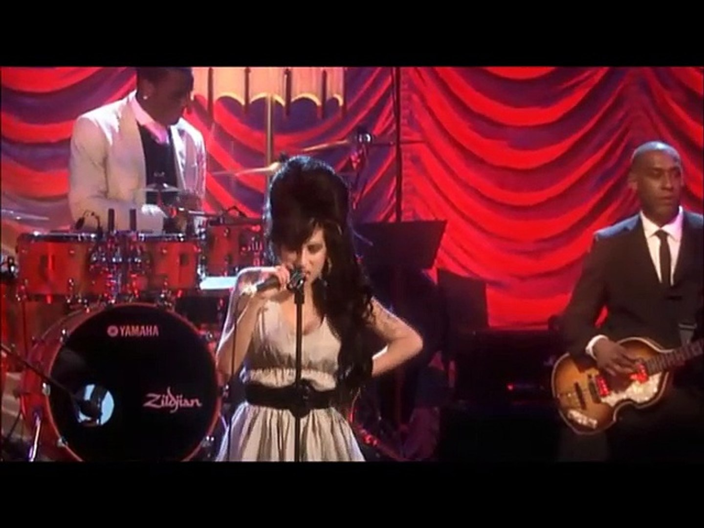 Amy Winehouse He Can Only Hold Her Doo Wop That Thing Live In London Video Dailymotion