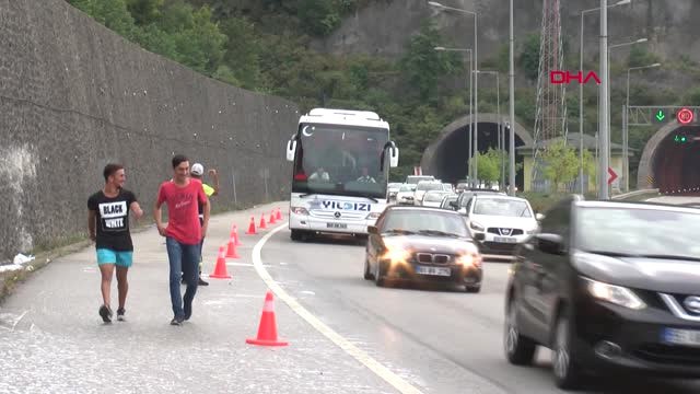 Giresun Lpg Yüklü Tanker Duvara Çarptı Karadeniz Sahil Yolu Trafiğe Kapandı 4-