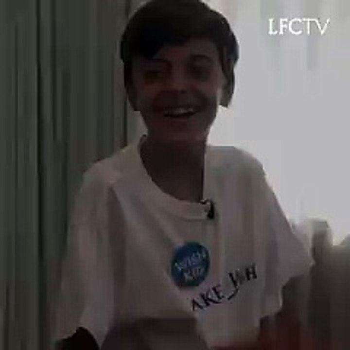 صلاح يحقق حلم طفل سوري يعاني من مرض ضمور العضلات