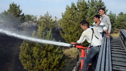 Anız yangınına TOMA'lı müdahale - MUŞ