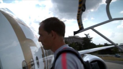 لقطة: كرة قدم: جولة إستكشافية لنجوم باريس سان جيرمان في سنغافورة