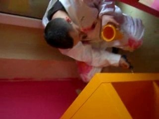 Mon meilleur ami en train de refaire ma chambre!