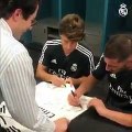La plantilla del Real Madrid firma autógrafos en Miami
