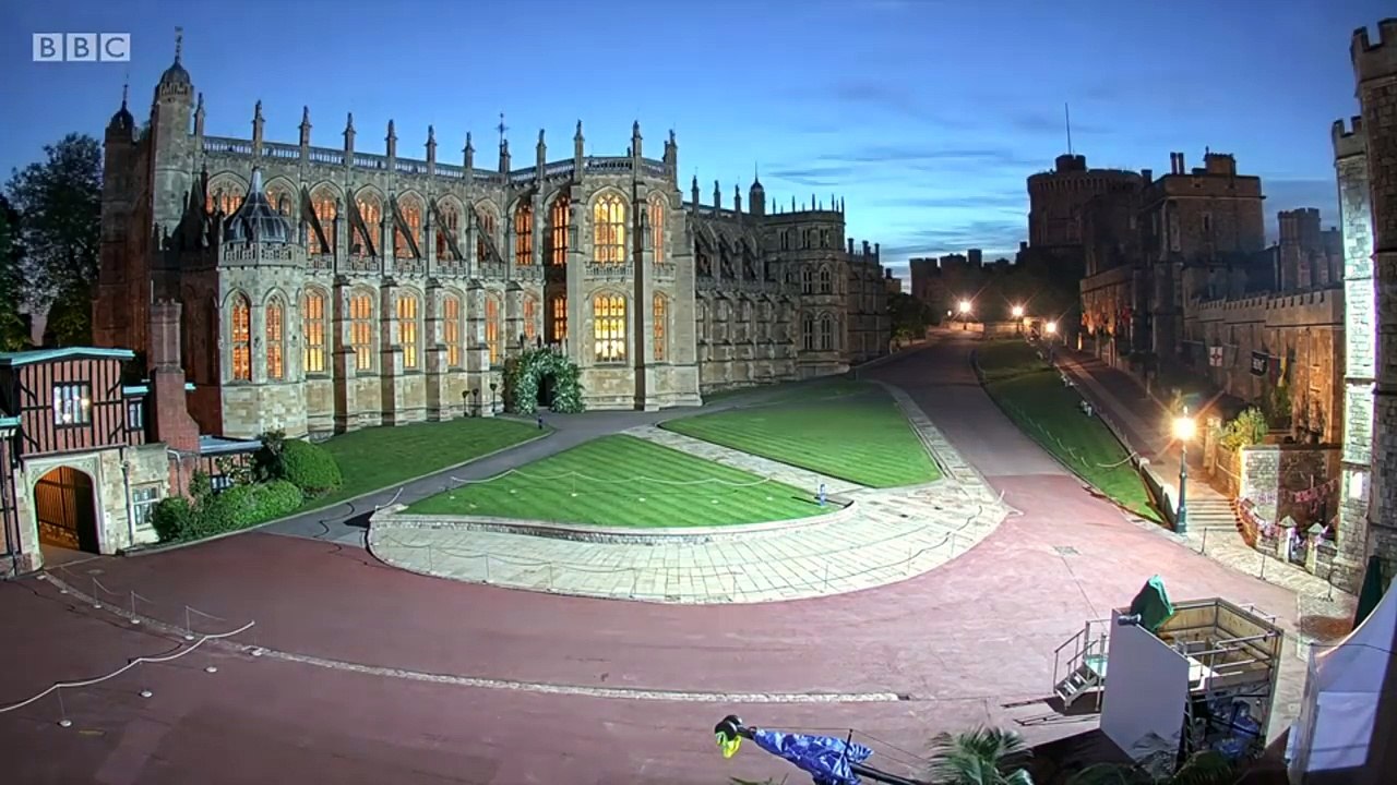 Royal Wedding- Time-lapse footage shows Windsor crowds - BBC News
