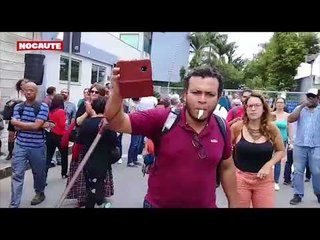 UFMG: PROFESSORES E ESTUDANTES COMEMORAM LIBERTAÇÃO DE REITOR