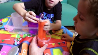 Paulinho e Toquinho Bebê Brincando de Amoeba e Brinquedos da Peppa Pig Para Crianças