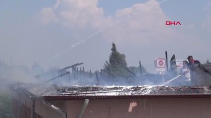 Aydın Tadilat Yaparken Okulun Çatısı Yandı