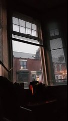 ¡Impresiona! Graba el momento en el que un relámpago cae sobre la casa de su vecino