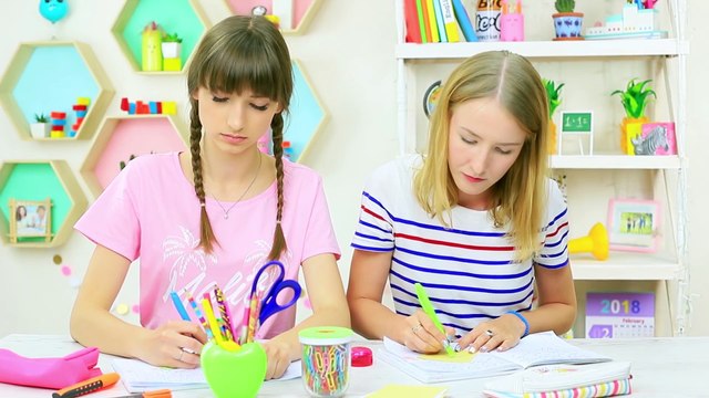 9 ASTUCES POUR CACHER LA NOURRITURE À MANGER EN CLASSE BLAGUES DE L’ÉTÉ | Troom Troom FR