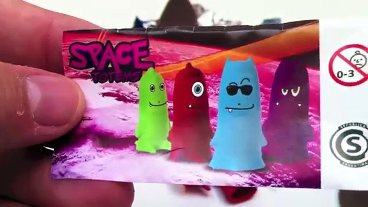 Surprise Eggs Unboxing Kinder Surprise Monster toy. Huevo kinder sorpresa con monstruo de