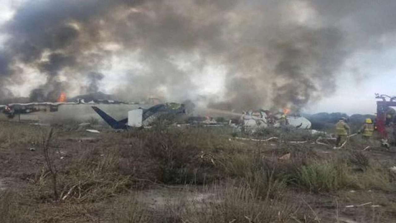 99 Passagiere überleben Flugzeugabsturz in Mexiko - 2 Personen schwer verletzt