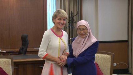 Wan Azizah on Australia: Let bygones be bygones