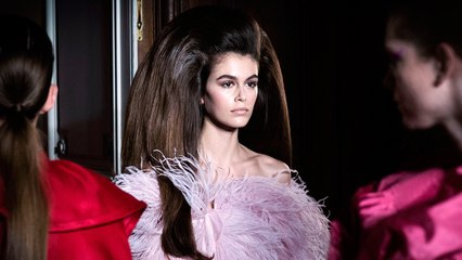 الستينيات تلهم دار فالنتينو وعرضها كان الأجمل في أسبوع باريس للهوت كوتور!