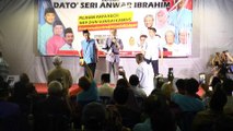 Anwar holds first speech in Sungai Kandis after treatment in Turkey