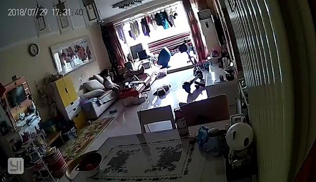 Une trottinette électrique explose pendant son chargement