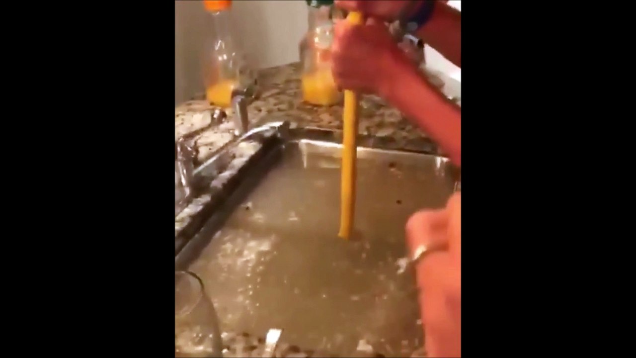 Voici comment ne PAS déboucher un évier