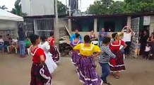 Video emotivo donde la mamá del joven Gerald Vasquez de 20 años de edad quien perdió la vida en un ataque perpetrado por encapuchados en la UNAN Managua, baila