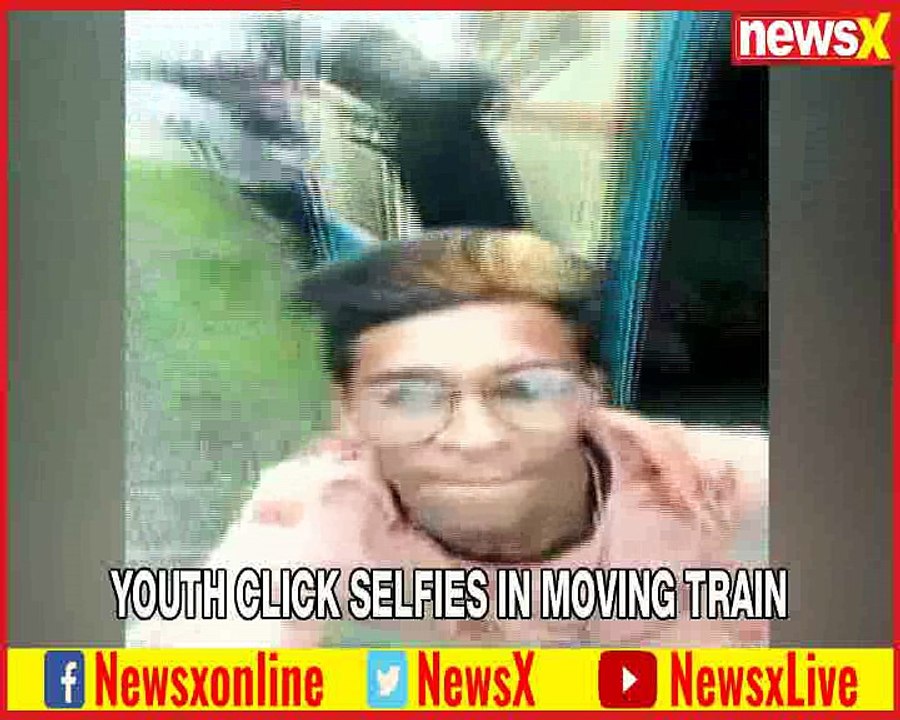 Selfie Mania gripping youth | Dangerous stunts on Mumbai Local Trains