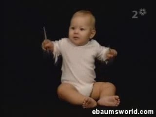 Un bébé ki fai dla batterie! mdr