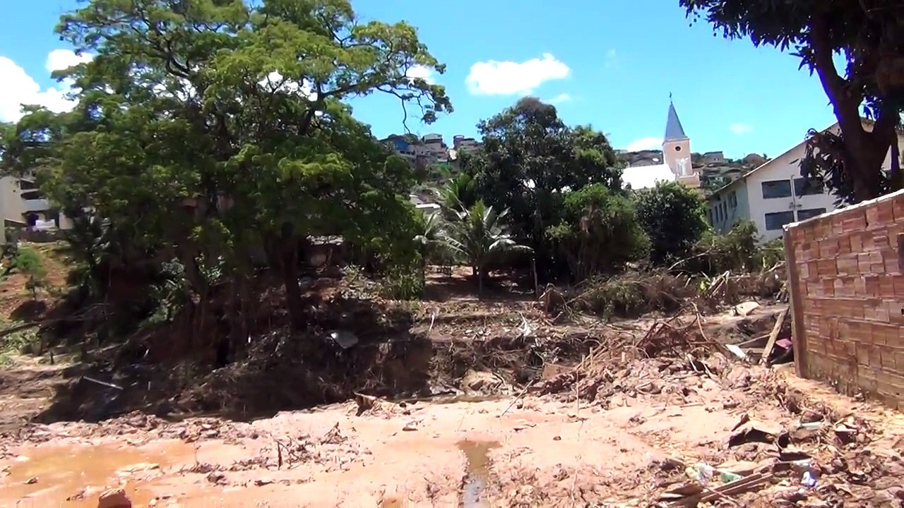 Expedição Rio Casca   A cidade depois a inundação 3