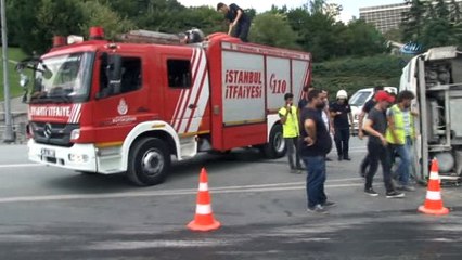 Şişli'de hafriyat kamyonu devrildi