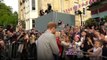 Royal wedding- Harry greets fans, Meghan arrives at hotel - BBC News