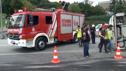 Şişli'de hafriyat kamyonu devrildi