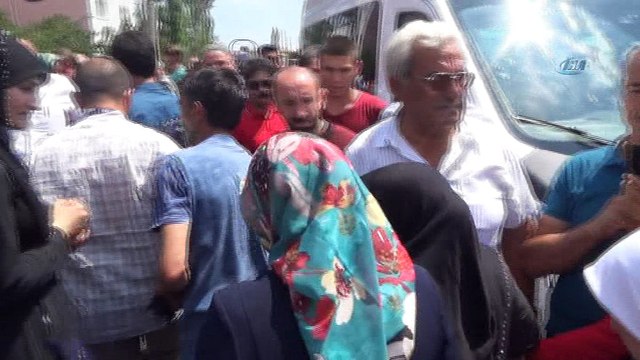 Eşi ve çocuğunu şehit veren Astsubay: 'Biz evlat katili değiliz. Kanlarını yerde bırakmayacağız'