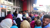 İzmir Geçici Koruma Kimlik Belgesi Almak İsteyen Suriyeliler Arbedeye Neden Oldu