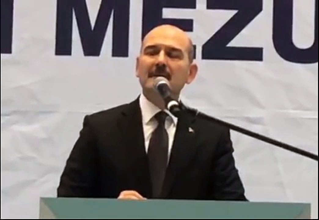İçişleri Bakanı Süleyman Soylu konuşurken gözyaşlarını tutamadı