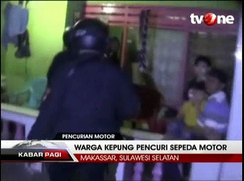 Massa Kepung Pencuri Sepeda Motor di Makassar