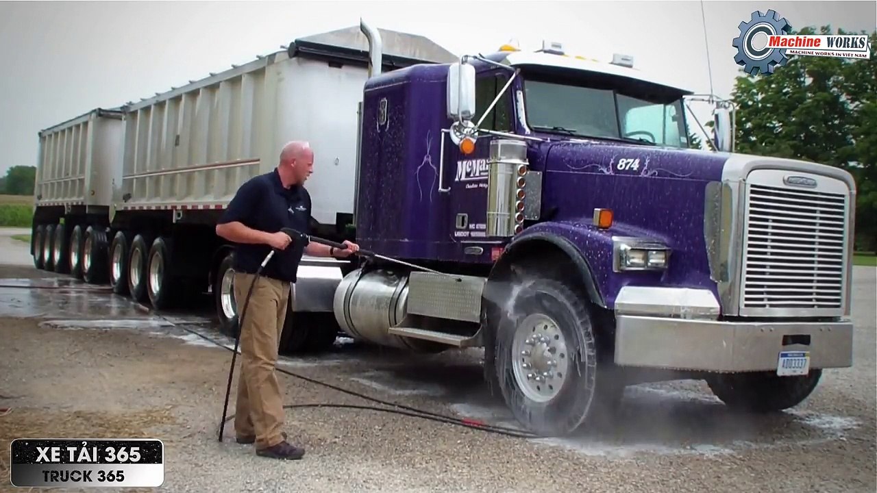 Bác tài nước ngoài rửa xe của mình như thế nào